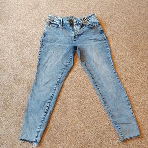 Like New Maurices Acid Wash Jeans